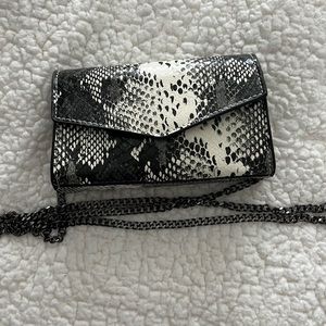 Snake skin magnetic small purse with chain